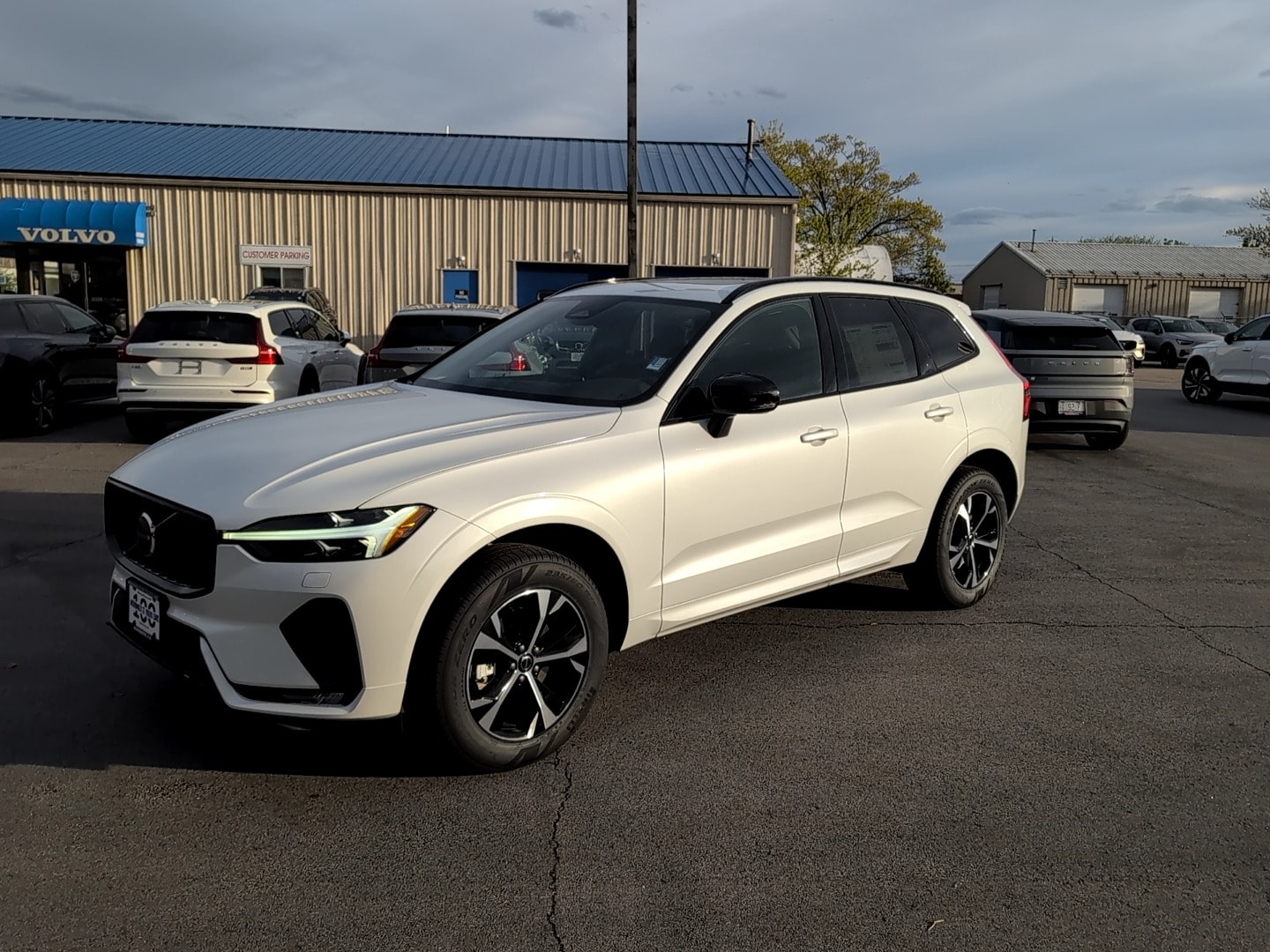 2026 Volvo XC60 B5 Core Dark AWD's photo