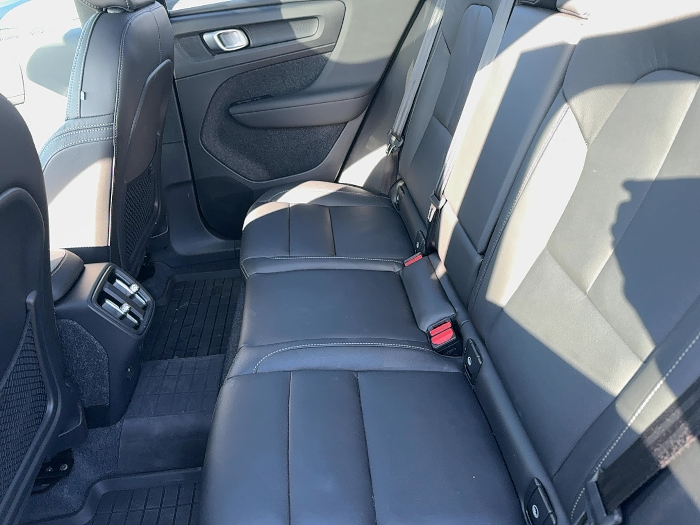 2025 Volvo XC40 Core - Photo 11