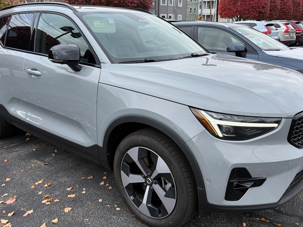 New 2025 Volvo XC40 Plus Dark Theme SUV