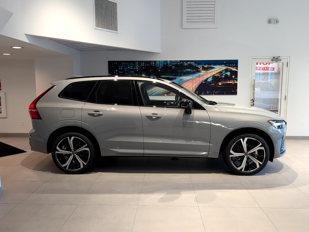 New 2025 Volvo XC60 B5 Ultra SUV