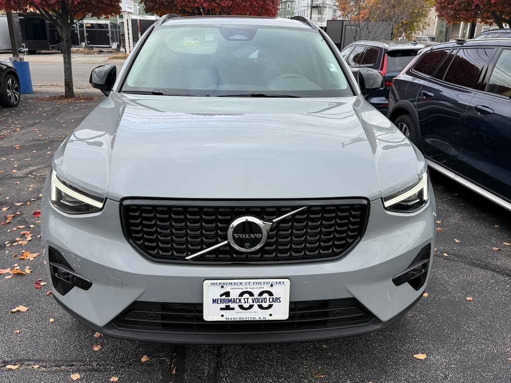 New 2025 Volvo XC40 Plus Dark Theme SUV