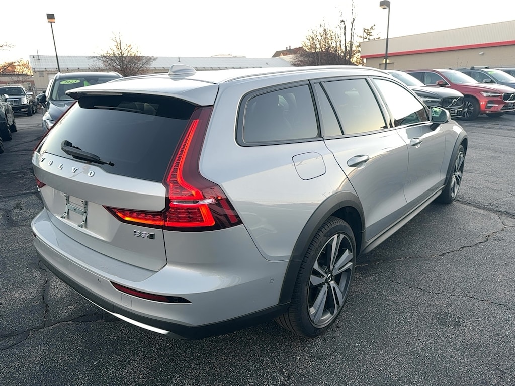 Certified 2025 Volvo V60 Cross Country B5 Plus Wagon