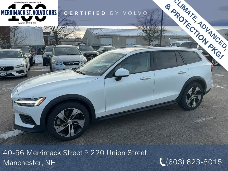 2022 Volvo V60 Cross Country Base's photo