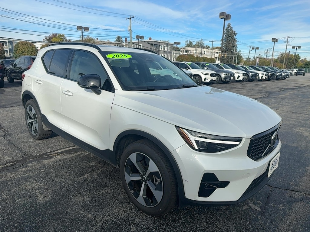 New 2025 Volvo XC40 Plus Dark Theme SUV