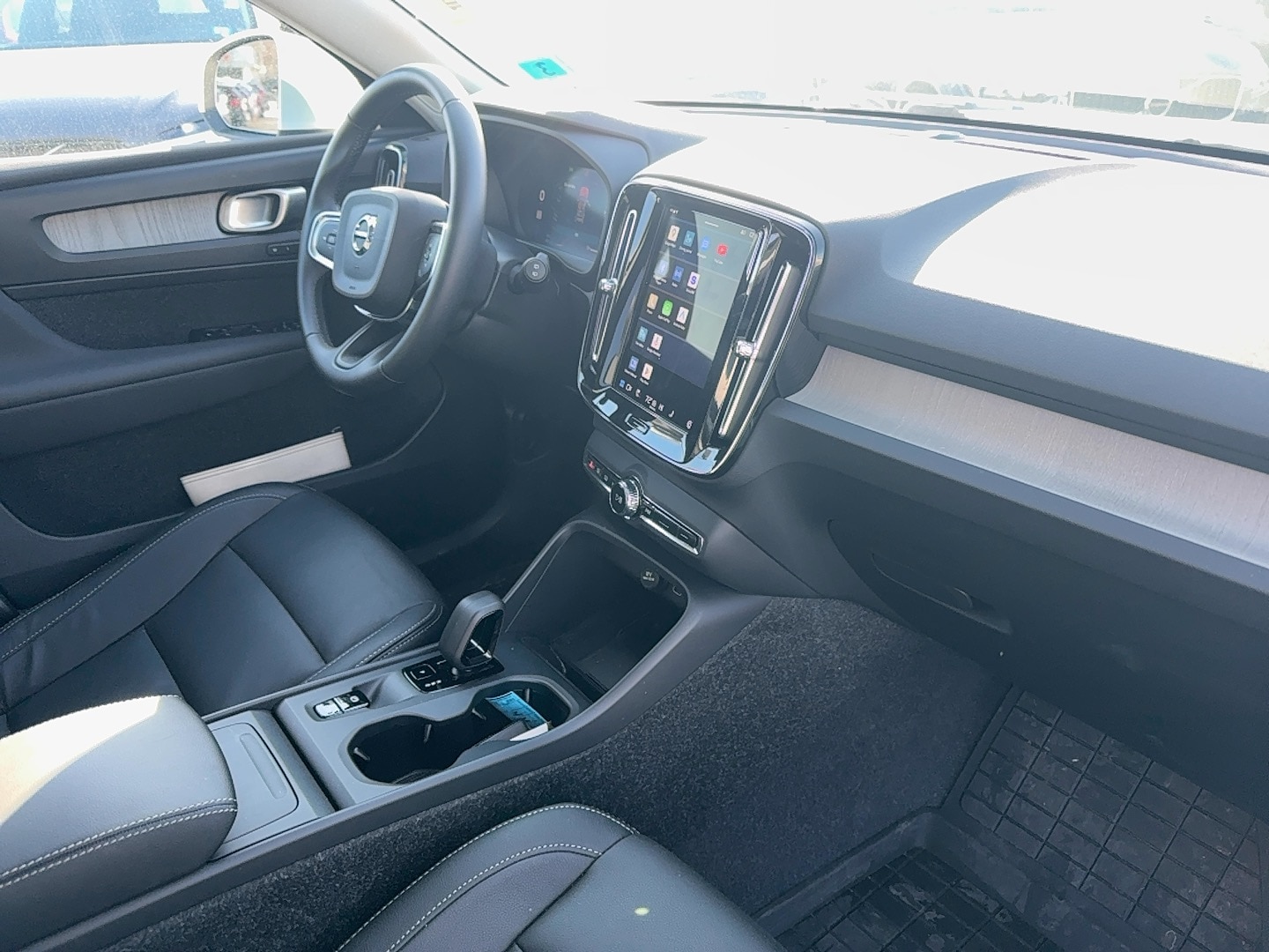 2025 Volvo XC40 Core - Photo 20