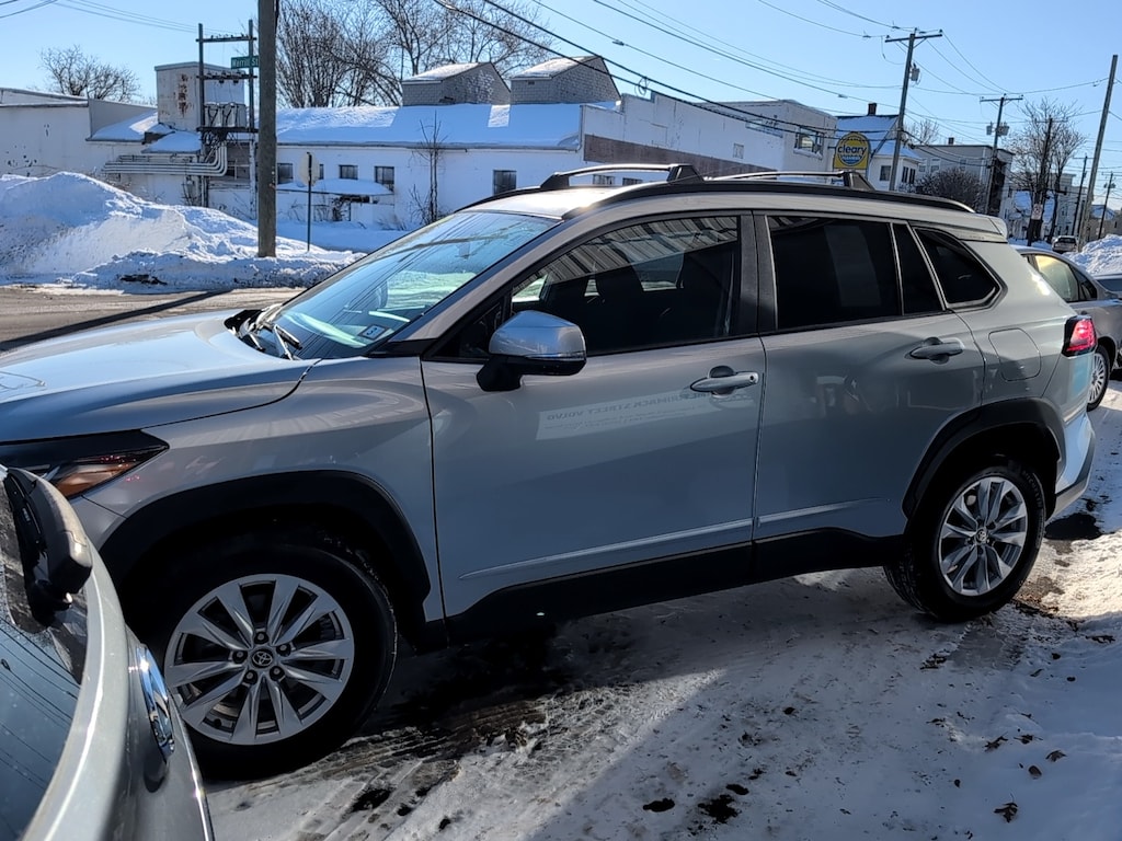 Used 2024 Toyota Corolla Cross LE SUV