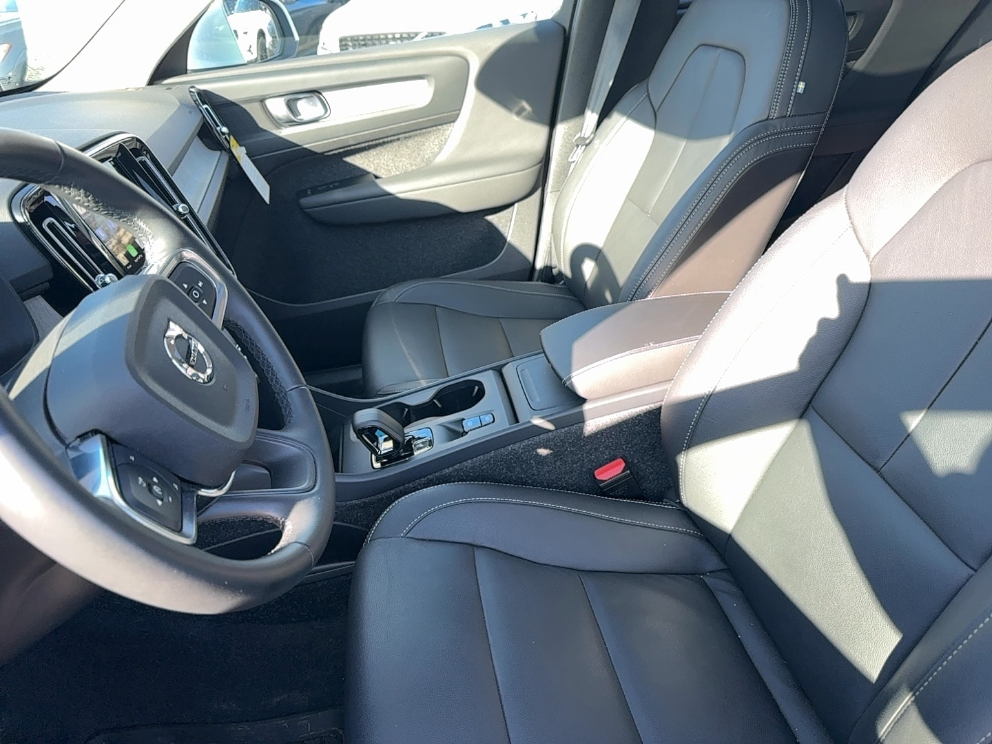 2025 Volvo XC40 Core - Photo 15
