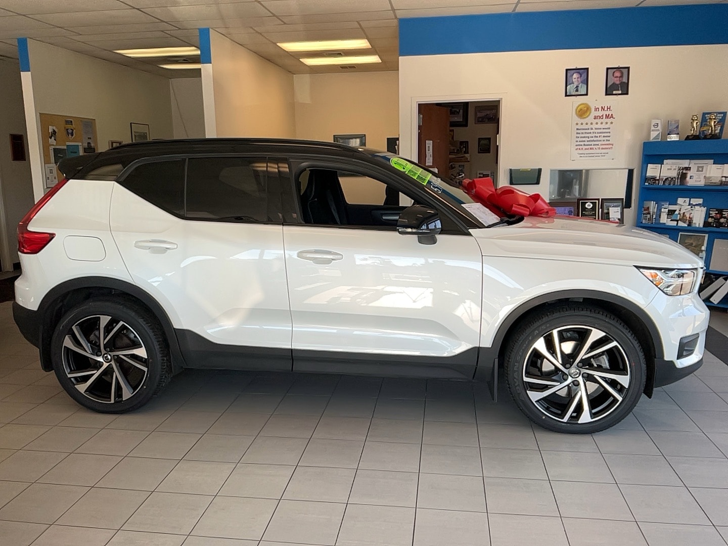 Certified 2022 Volvo XC40 R-Design with VIN YV4162UM9N2658047 for sale in Manchester, NH