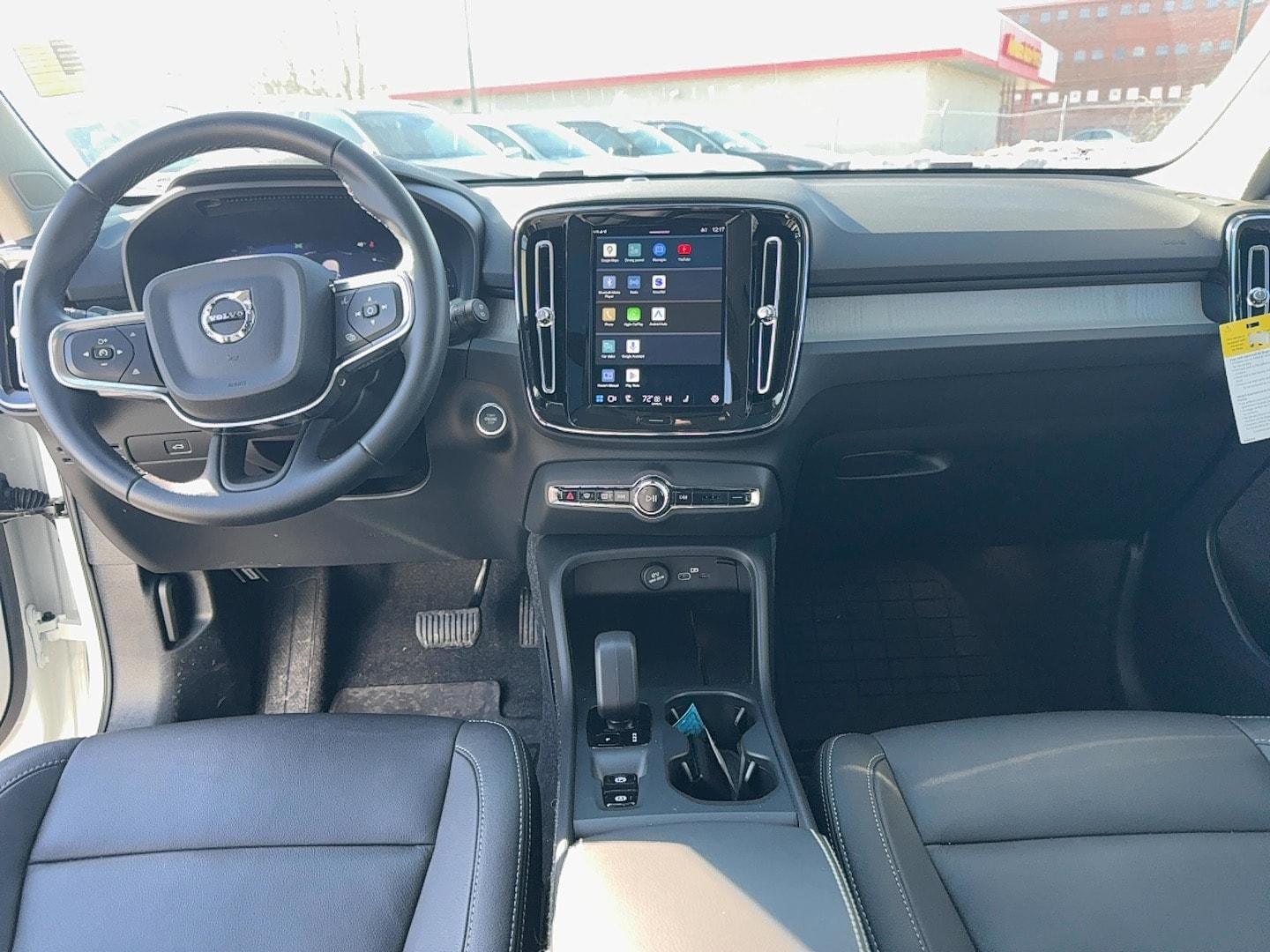 2025 Volvo XC40 Core - Photo 12