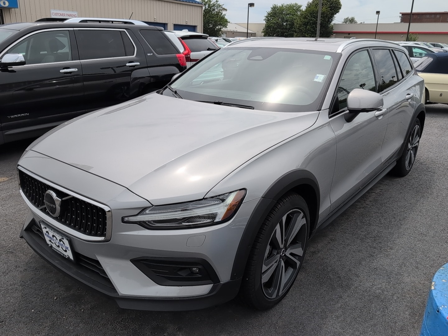 2025 Volvo V60 Cross Country