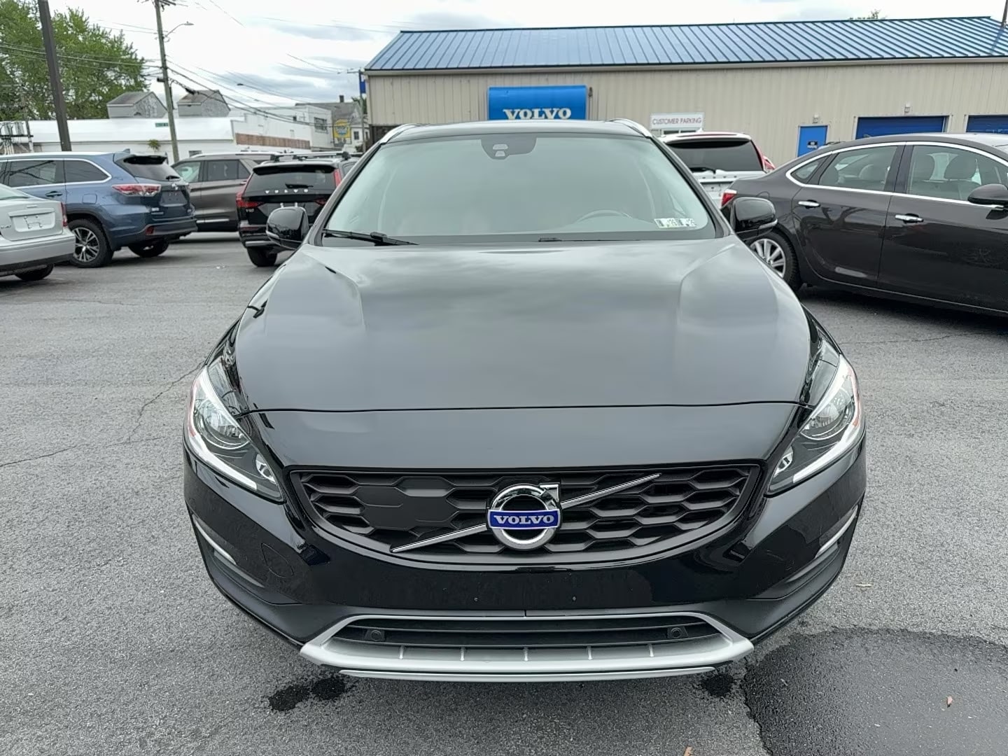 Used 2018 Volvo V60 Base with VIN YV440MWK7J2059373 for sale in Manchester, NH