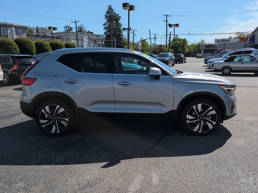 Certified 2024 Volvo XC40 Plus Bright Theme SUV