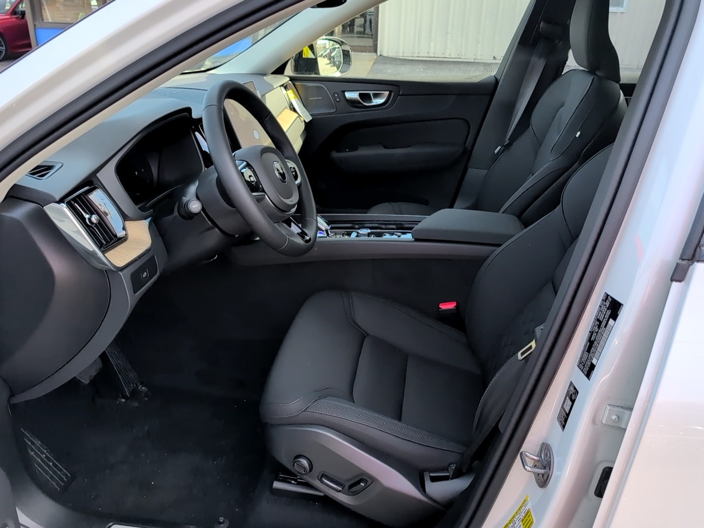 2026 Volvo XC60 Plus - Photo 14
