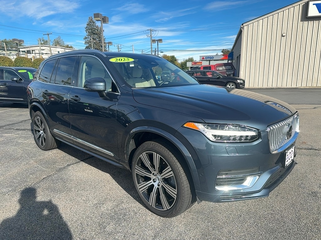 New 2025 Volvo XC90 Plug-In Hybrid Plus SUV