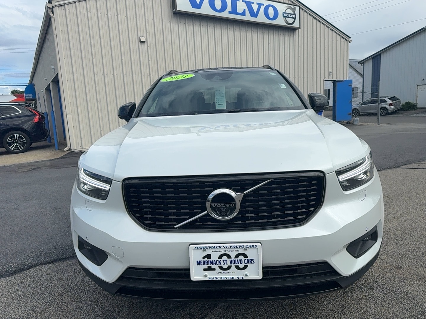 Used 2021 Volvo XC40 R-Design with VIN YV4162UM9M2437269 for sale in Manchester, NH