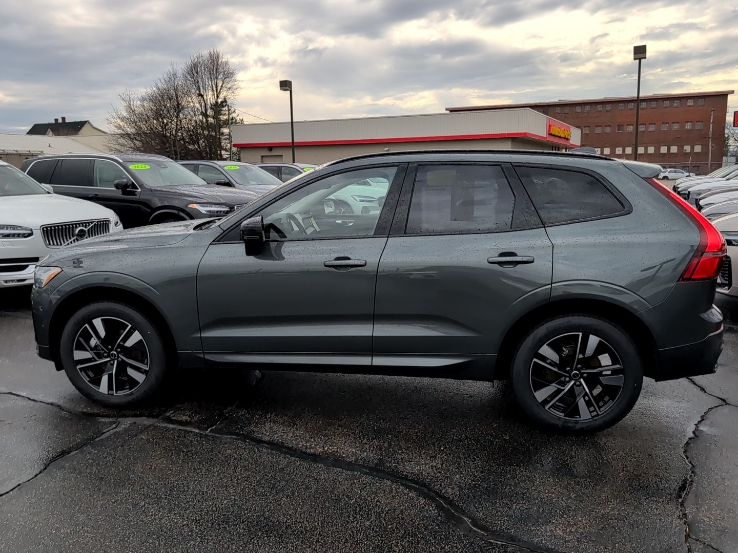 2026 Volvo XC60 Plus - Photo 8