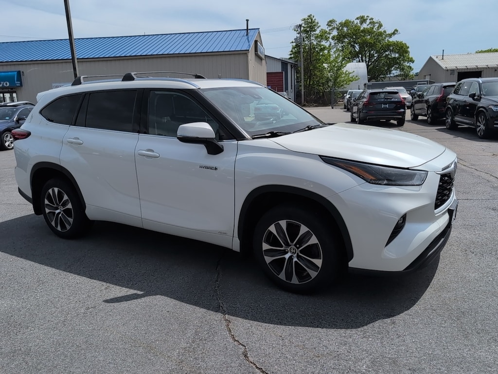 Used 2021 Toyota Highlander Hybrid XLE SUV
