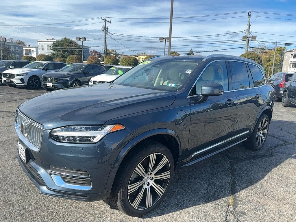 New 2025 Volvo XC90 Plug-In Hybrid Plus SUV