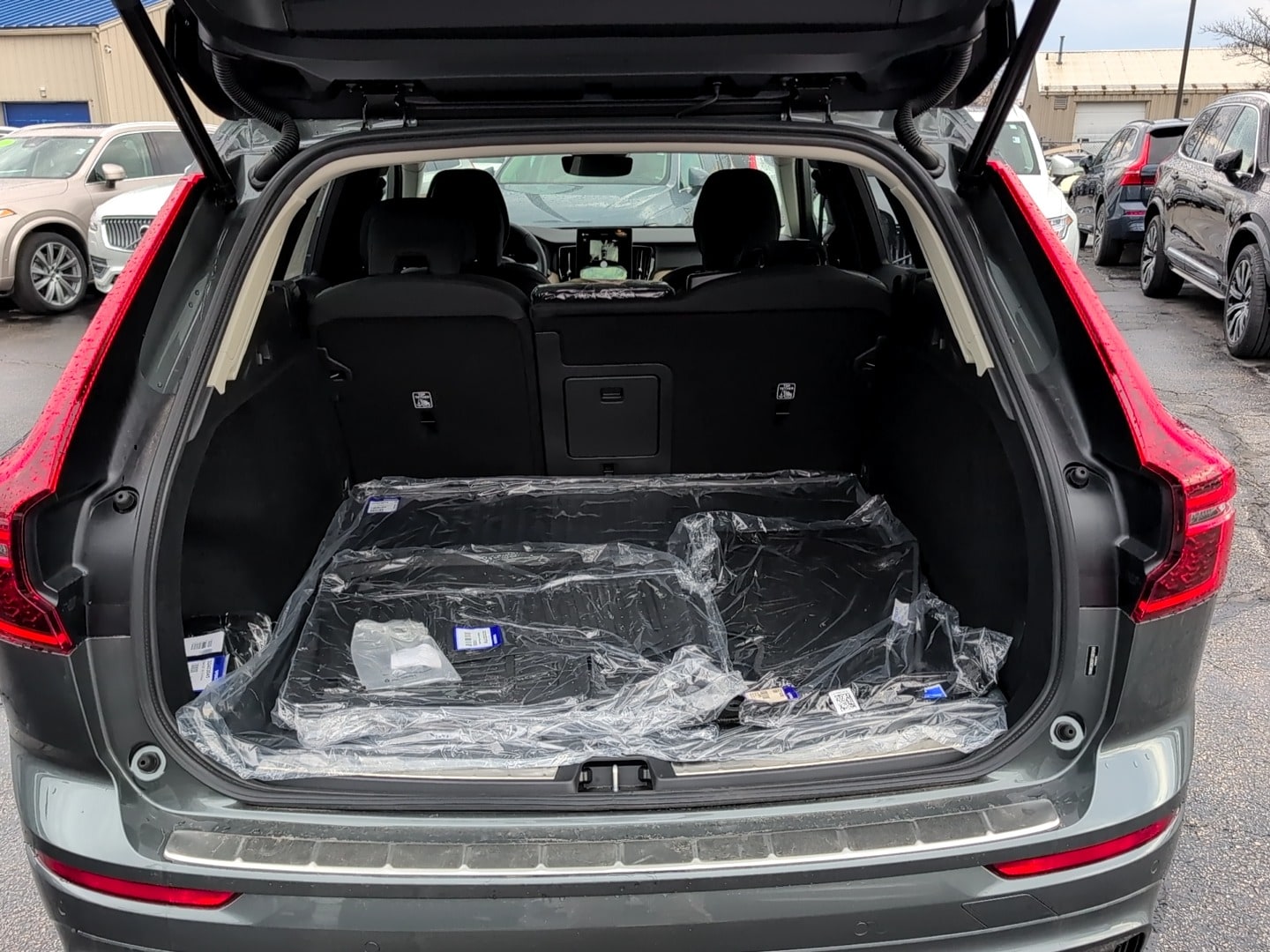 2026 Volvo XC60 Plus - Photo 22