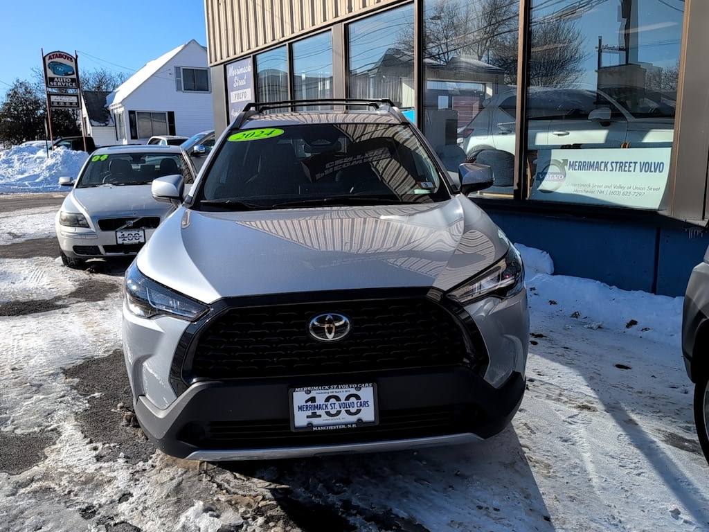 Used 2024 Toyota Corolla Cross LE SUV