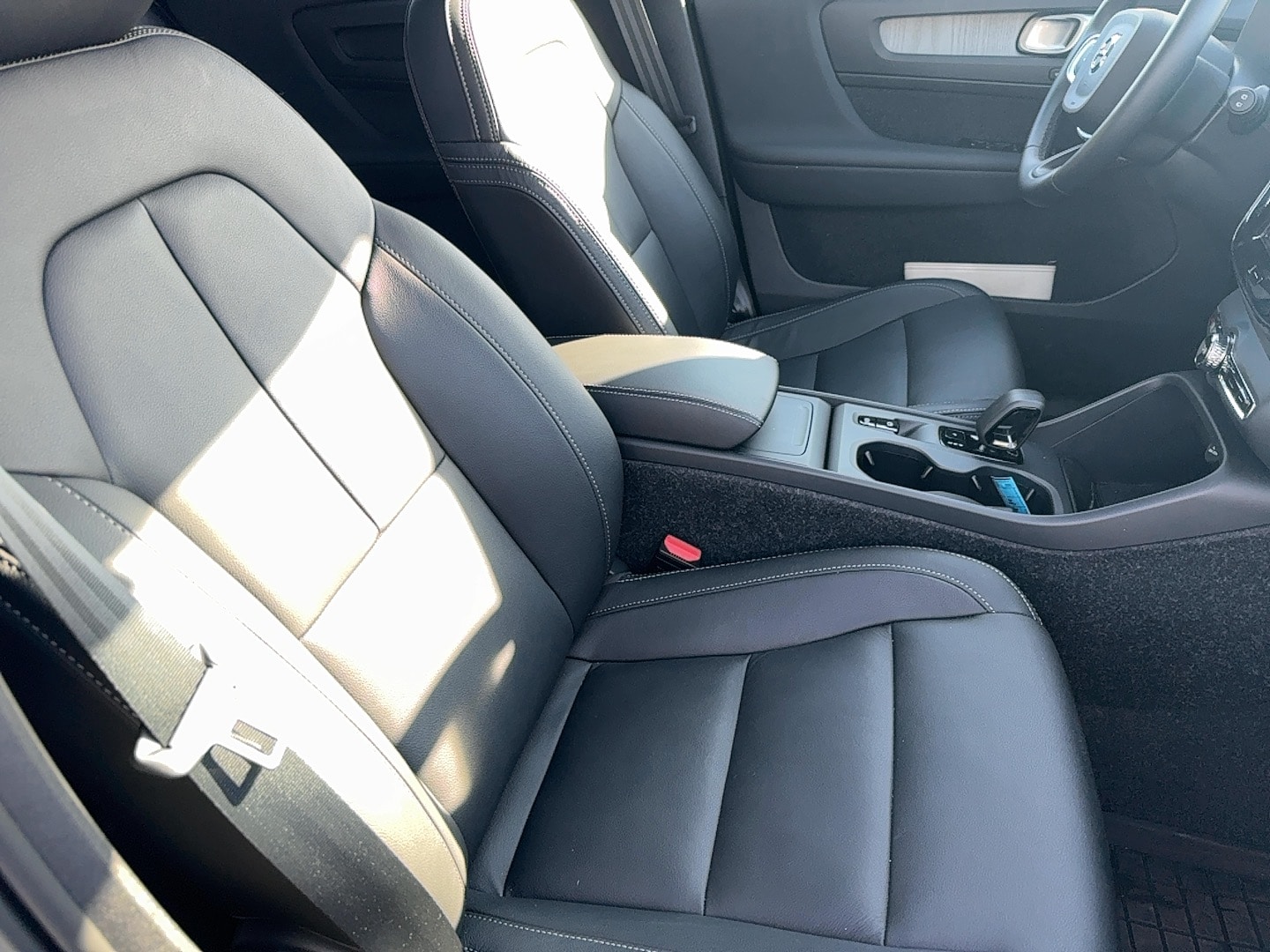 2025 Volvo XC40 Core - Photo 21