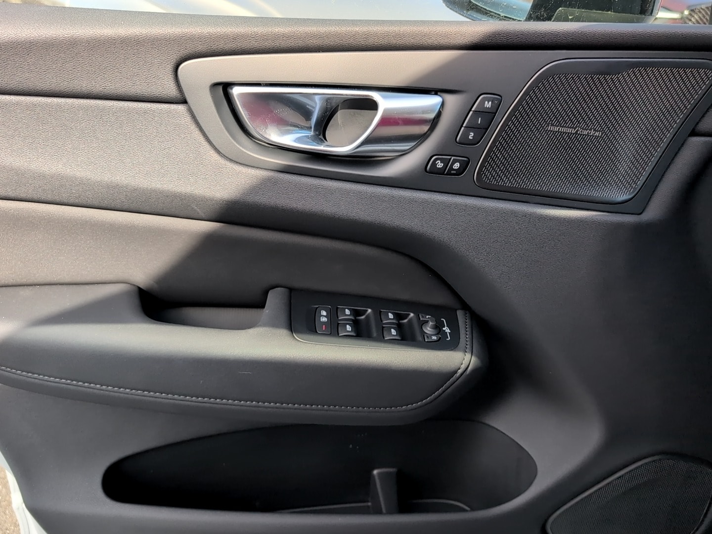 2026 Volvo XC60 Plus - Photo 16