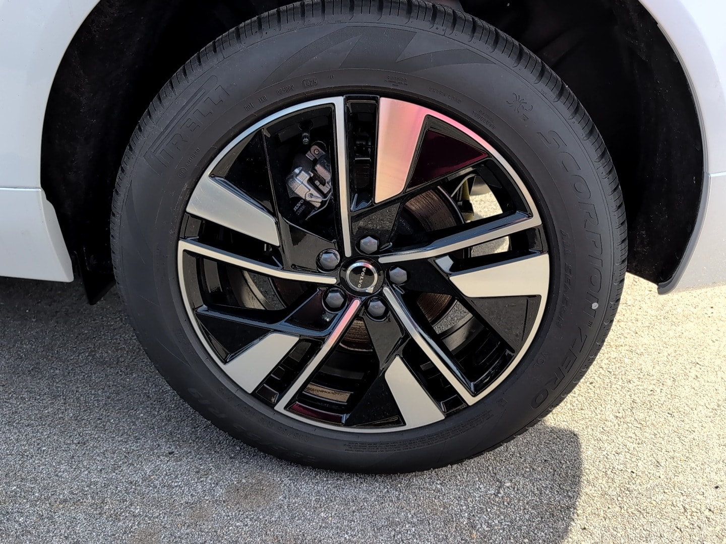 2026 Volvo XC60 Plus - Photo 10