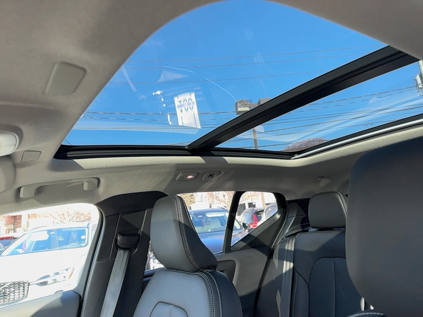 2025 Volvo XC40 Core - Photo 10