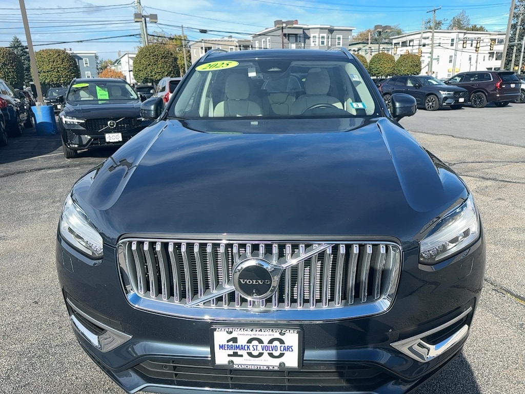 New 2025 Volvo XC90 Plug-In Hybrid Plus SUV