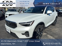 2025 Volvo XC40 Plus Bright Theme AWD SUV