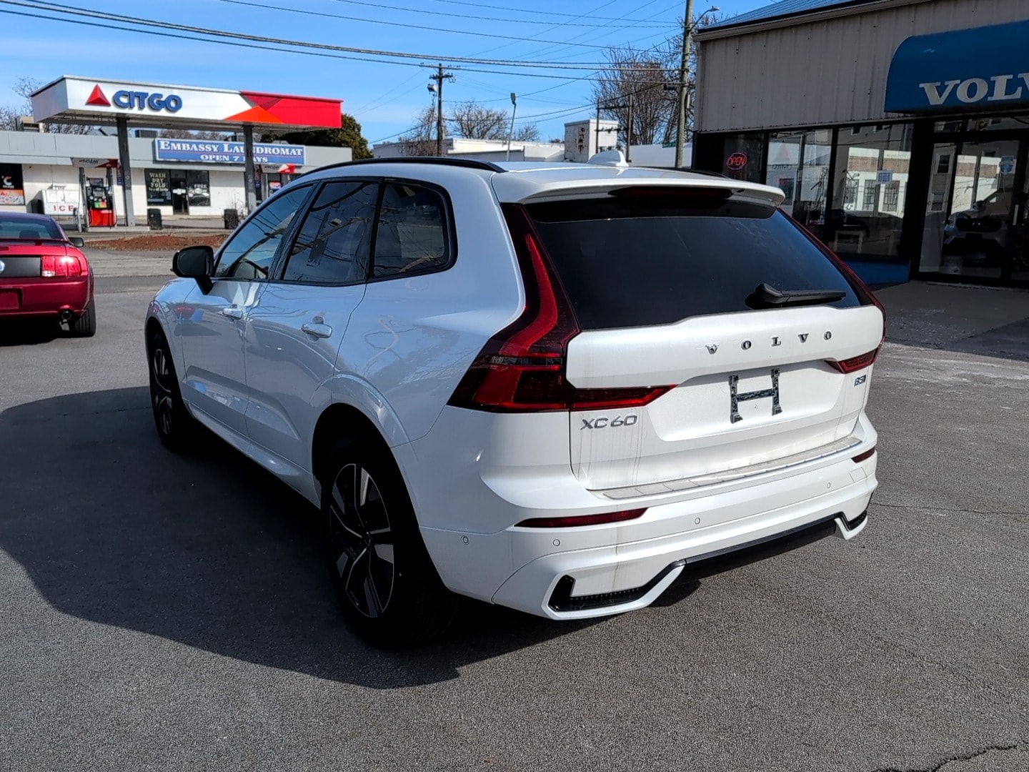 2026 Volvo XC60 Plus - Photo 7
