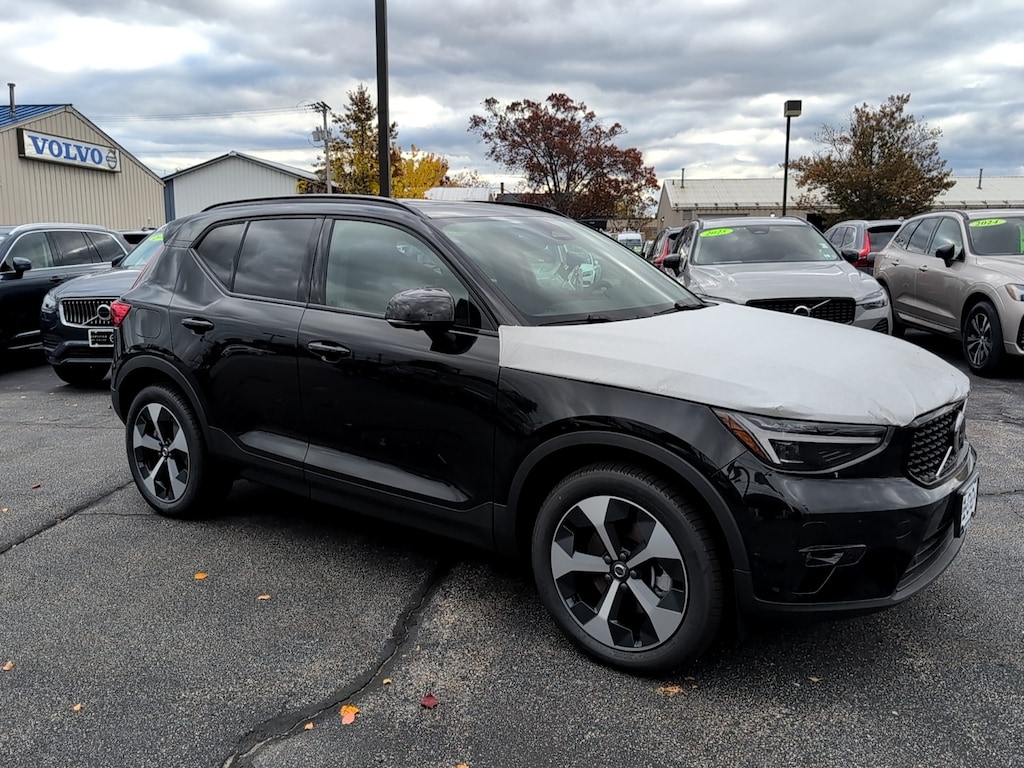 New 2026 Volvo XC40 B5 Plus SUV