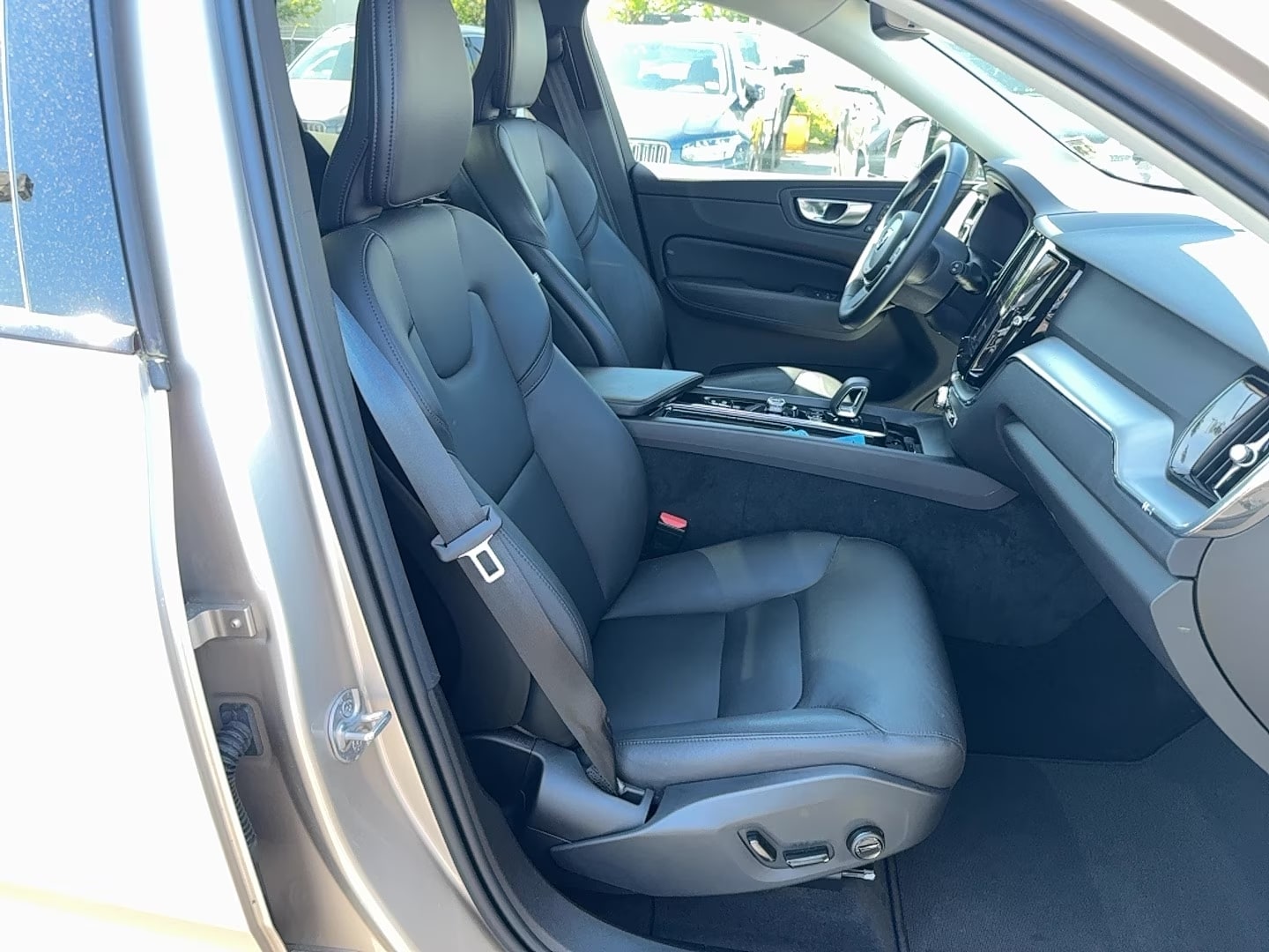 2024 Volvo XC60 Core - Photo 14
