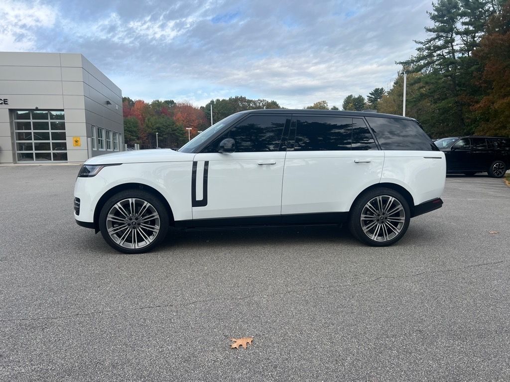 2025 Land Rover Range Rover SE photo 2