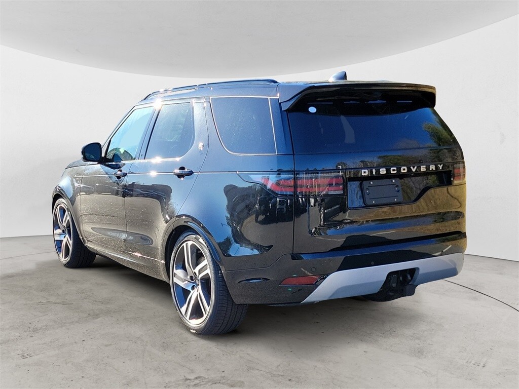 2024 Land Rover Discovery Metropolitan Edition photo 3