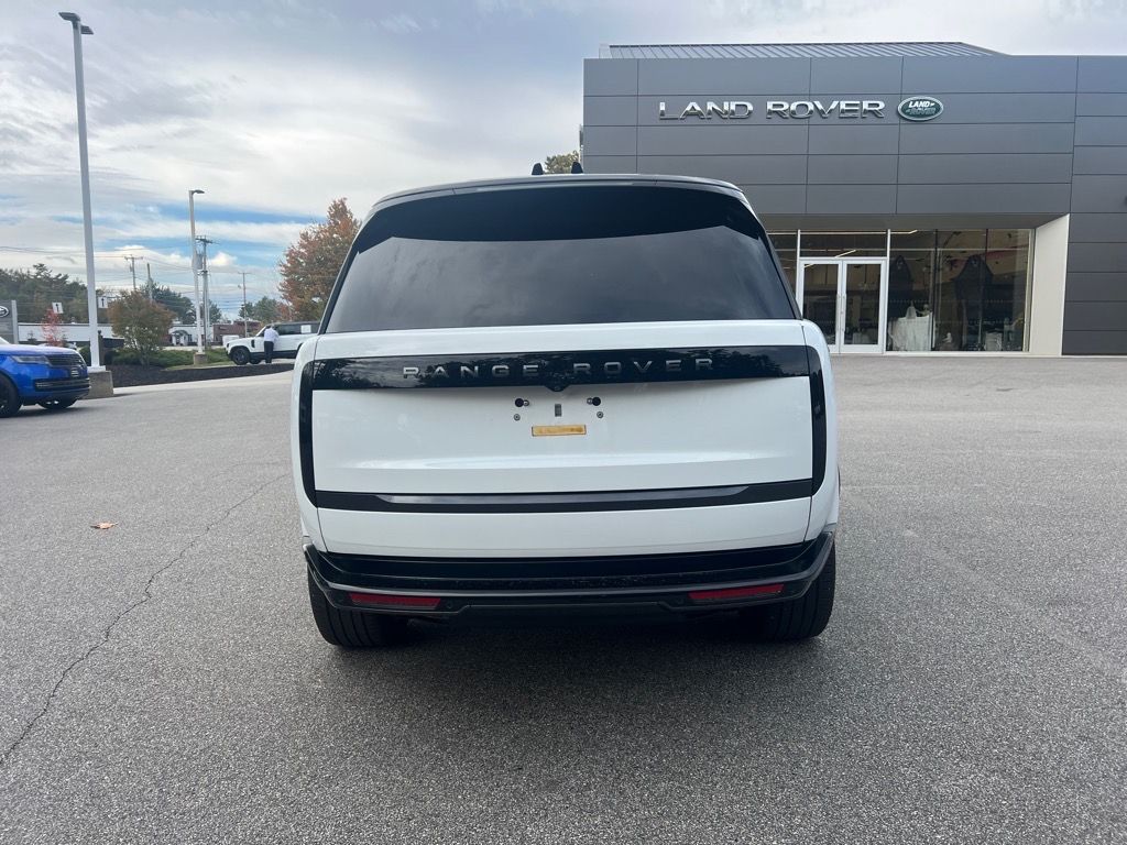 2025 Land Rover Range Rover SE photo 4