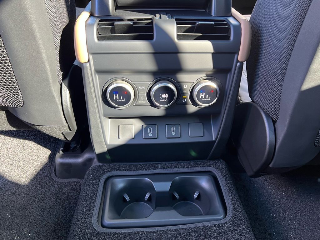 2026 Land Rover Defender V8 - Photo 20