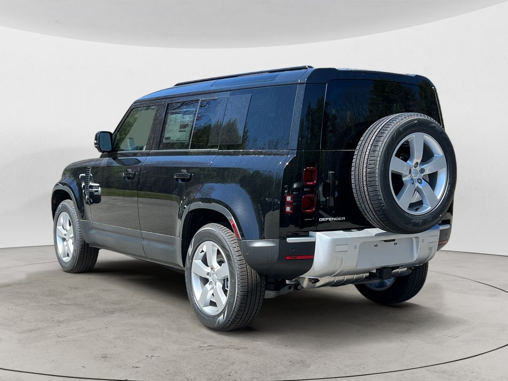 2025 Land Rover Defender 110 S photo 3