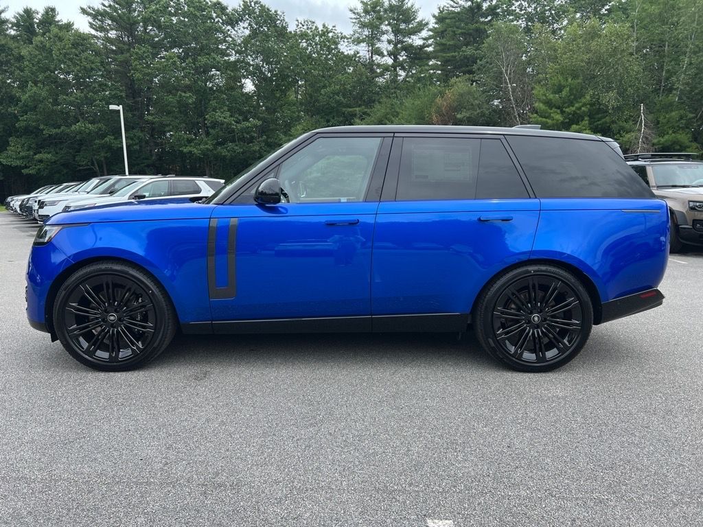 2025 Land Rover Range Rover SE photo 2