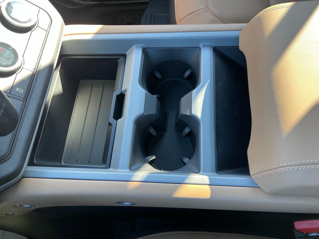 2026 Land Rover Defender V8 - Photo 17