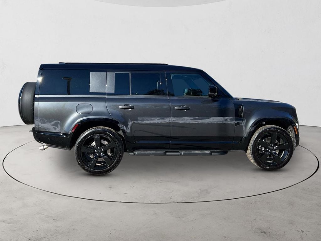 2026 Land Rover Defender V8 - Photo 6