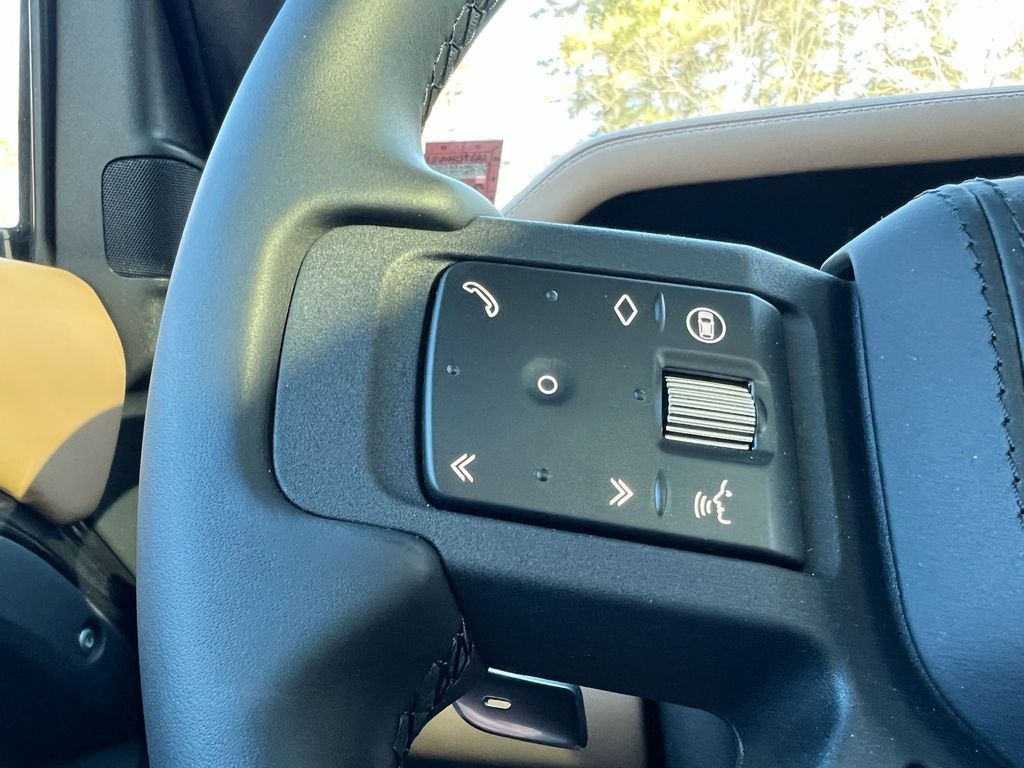 2026 Land Rover Defender V8 - Photo 12