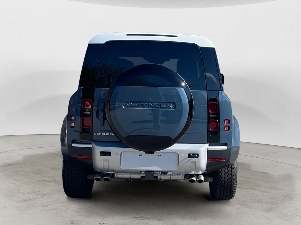 2024 Land Rover Defender 110 SE photo 4