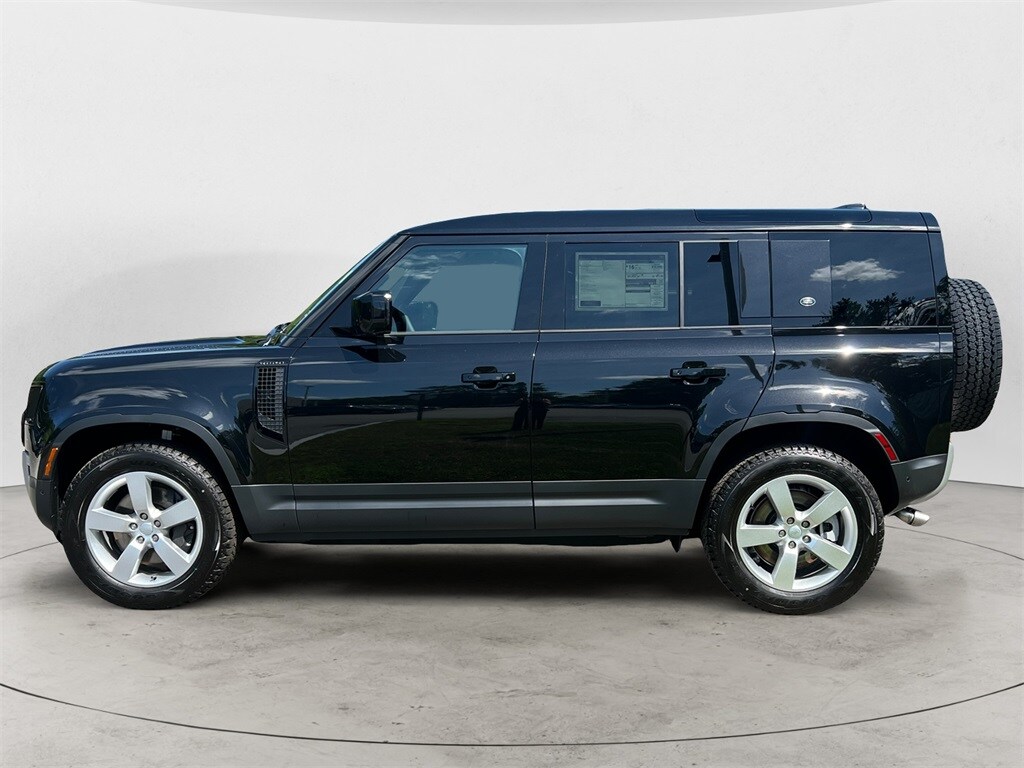 2024 Land Rover Defender 110 SE photo 2
