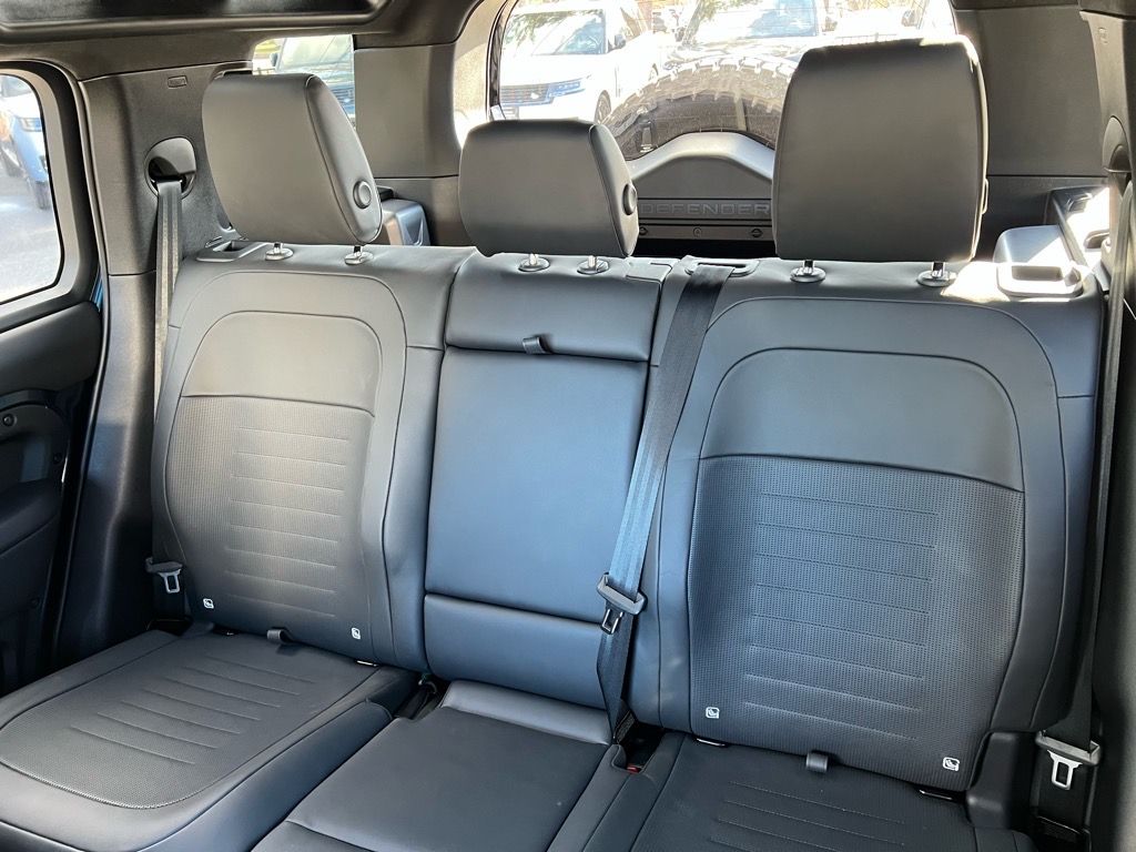 2026 Land Rover Defender OCTA - Photo 22