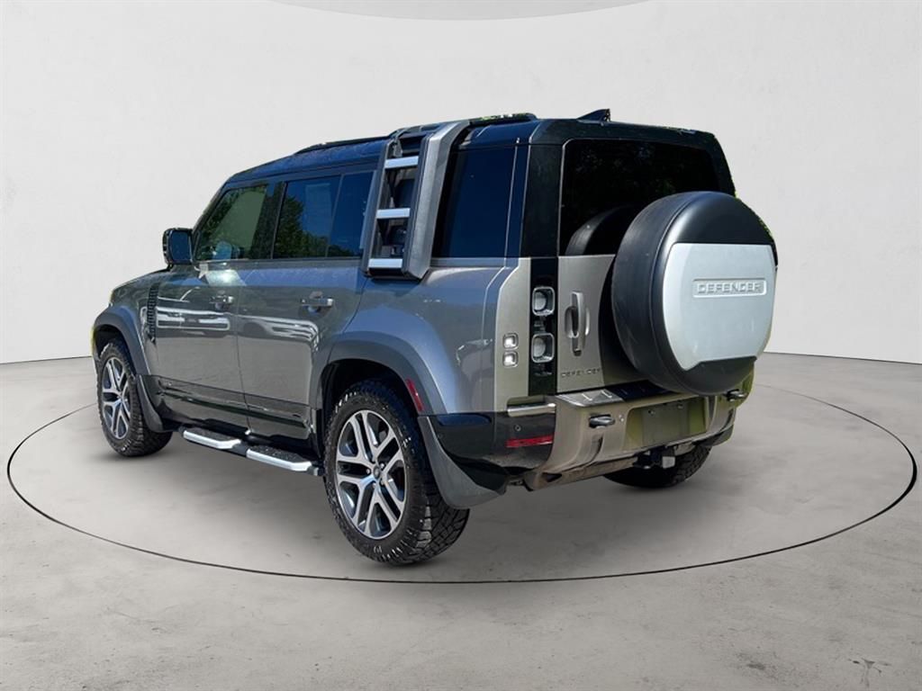 2022 Land Rover Defender 110 photo 3