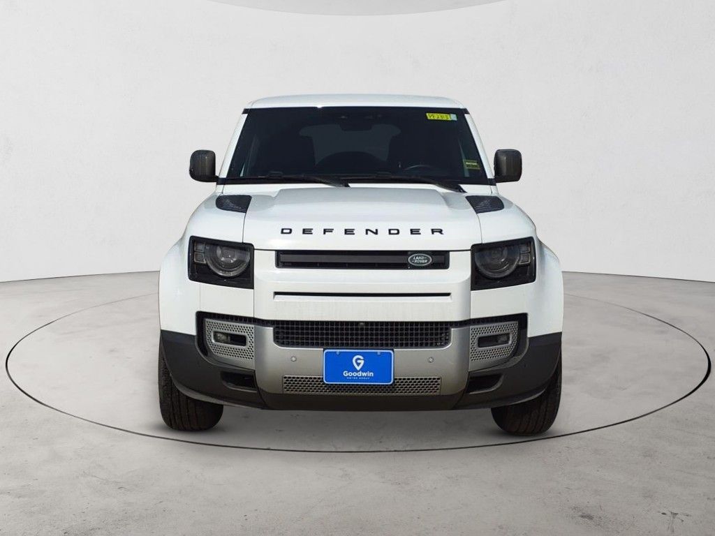 2024 Land Rover Defender 110 S photo 3