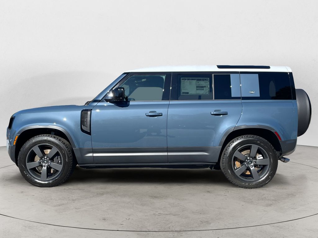 2024 Land Rover Defender 110 SE photo 2
