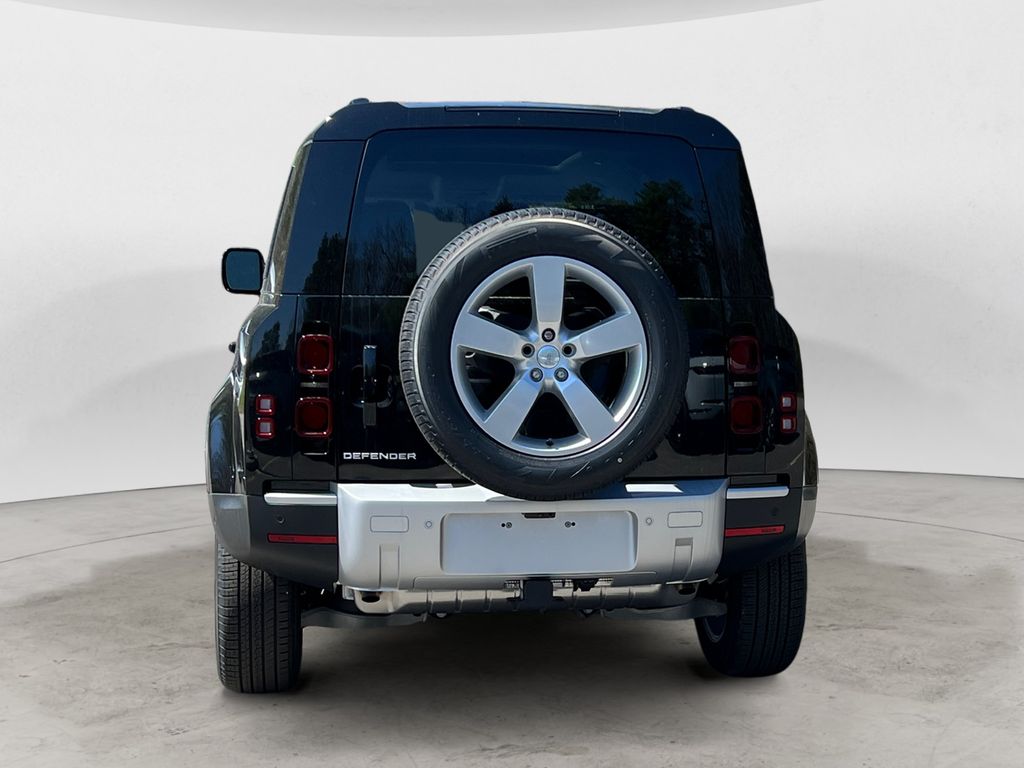 2025 Land Rover Defender 110 S photo 4