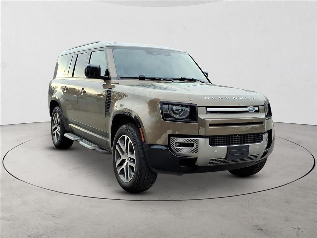 2023 Land Rover Defender SE's photo